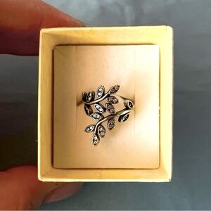 Sterling silver 925 Leaf Ring size 7 New in box